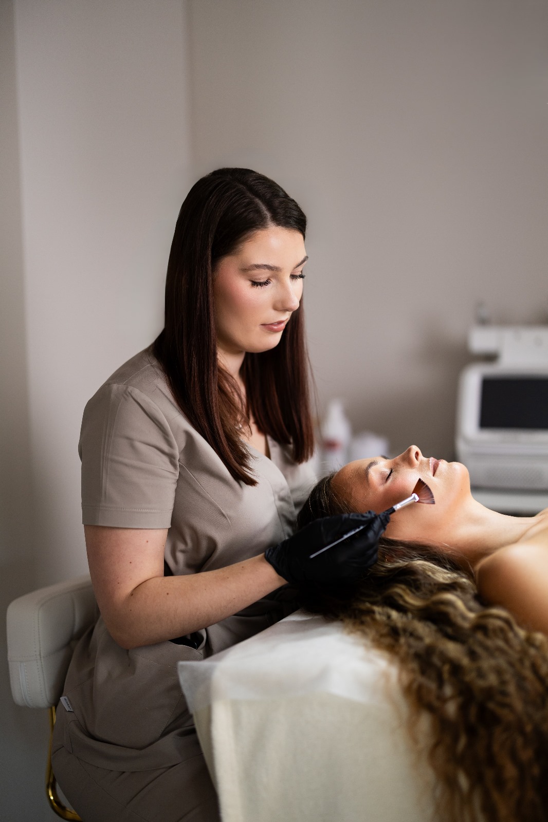 Peelingi chemiczne i terapia kwasami w Ann Marie Beauty Clinic Częstochowa