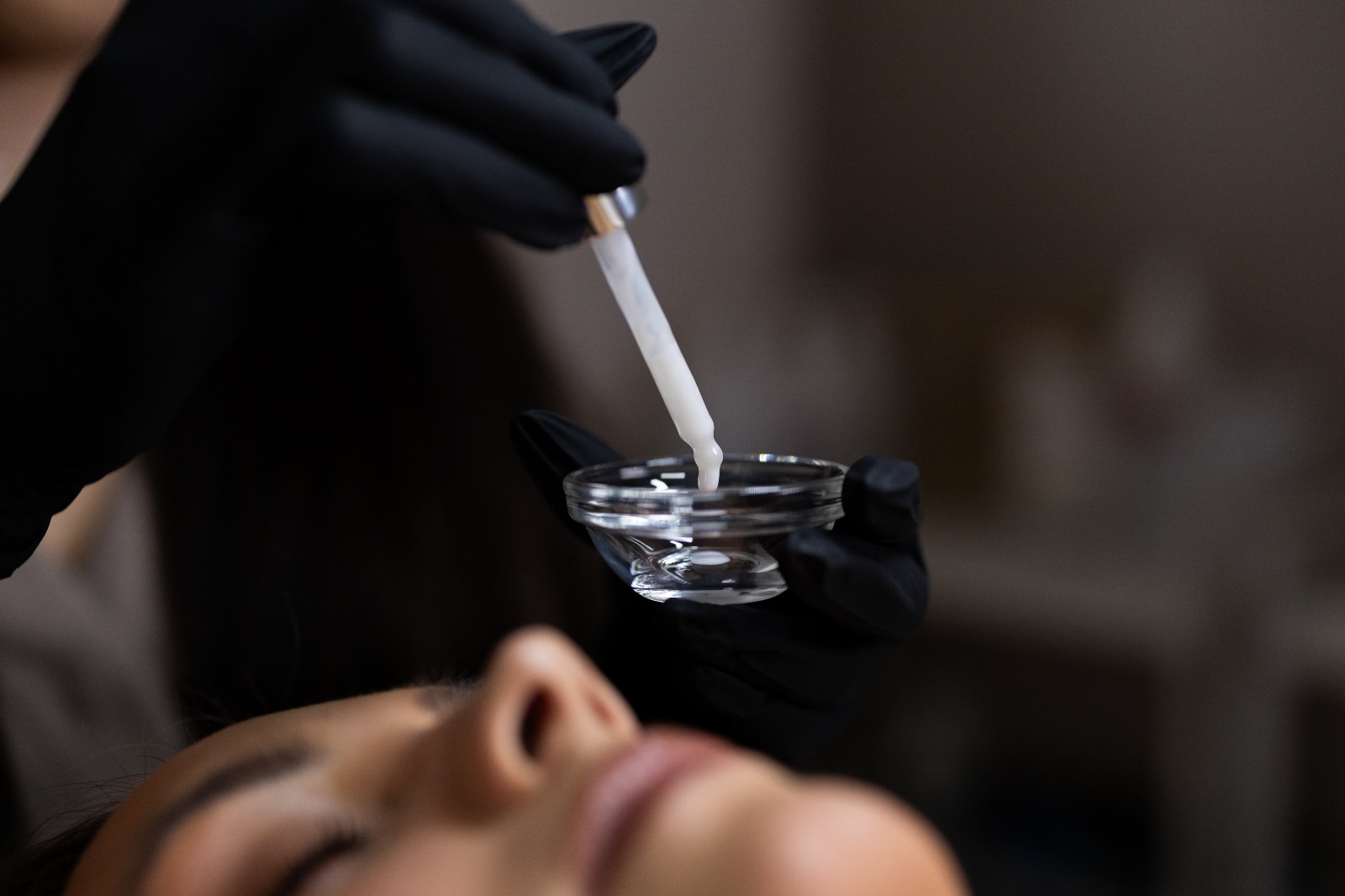 Ekskluzywne rytuały pielęgnacyjne twarzy: Vitamin C, Glass Skin i Acne Therapy w Ann Marie Beauty Clinic